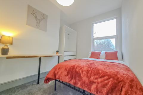 1 bedroom terraced house to rent, Luxury student house with ensuites - Carholme Road - 26/27