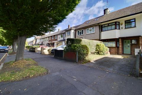 undefined, Avenue Road, Romford RM3