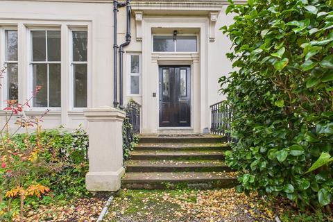 3 bedroom apartment to rent, Hamilton Drive, Glasgow G12