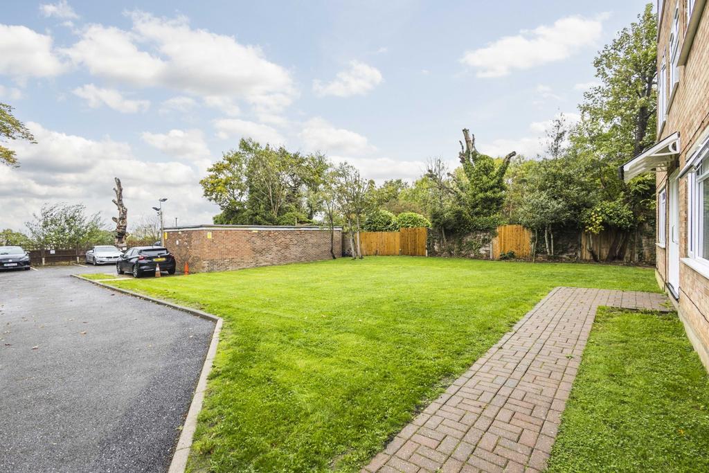 12 Hendon Lodge-202-Edit