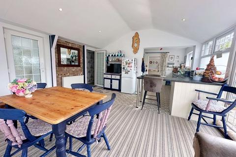 undefined, Baughton, Earls Croome