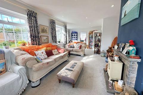 undefined, Baughton, Earls Croome