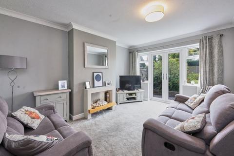 11 Dovedale Drive, Standish, Wigan, WN6 0LQ
