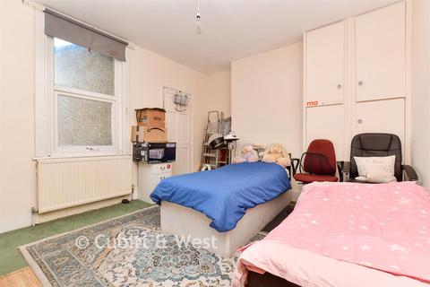 3 bedroom end of terrace house for sale, The Retreat, Thornton Heath, Surrey