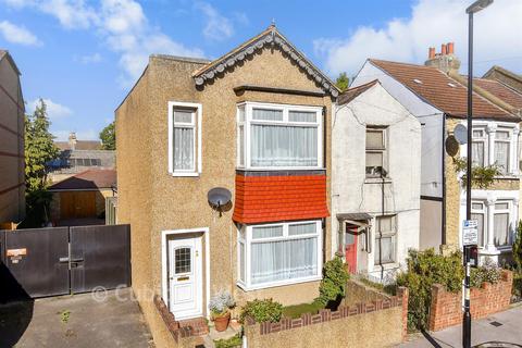 3 bedroom end of terrace house for sale, The Retreat, Thornton Heath, Surrey
