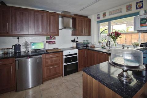 4 bedroom detached house for sale, Hall street, Crowland, PE6 0EW