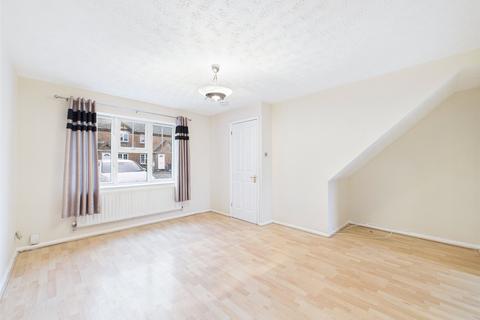 3 bedroom end of terrace house to rent, Kestrel Gardens, Quedgeley, Gloucester, GL2