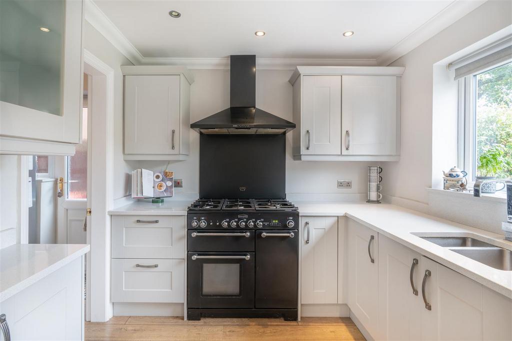 5 Abbots Mere Close-7.jpg