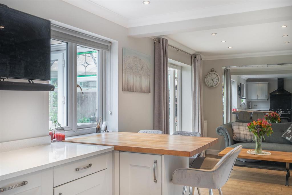 5 Abbots Mere Close-9.jpg