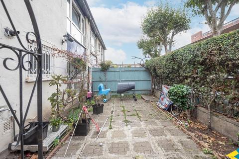 2 bedroom apartment for sale, Somerford Grove Estate, London, N16