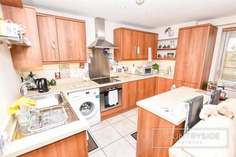 2 bedroom flat for sale, Lambeth Road, Benfleet