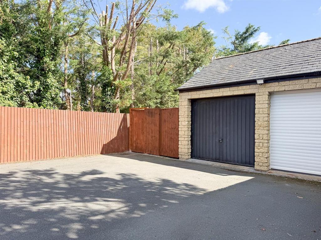 Garage &amp; Parking