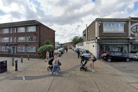 undefined, Whalebone Lane South, Dagenham RM8