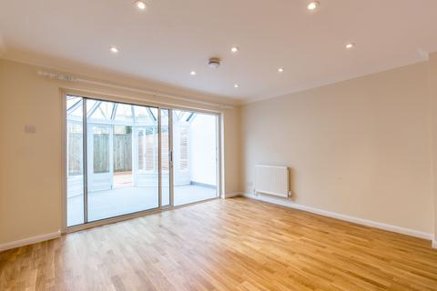 4 bedroom ground floor flat to rent, 43 Salisbury Place Langton Road