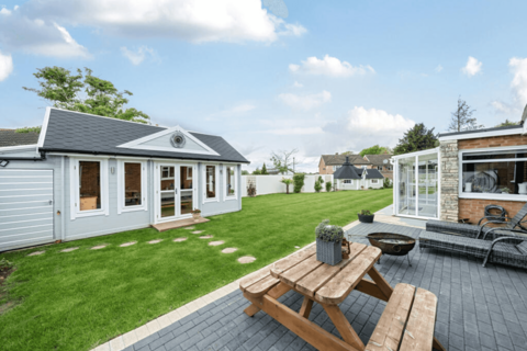 4 bedroom detached house to rent, Worcester Gardens, Worcester Park, KT4