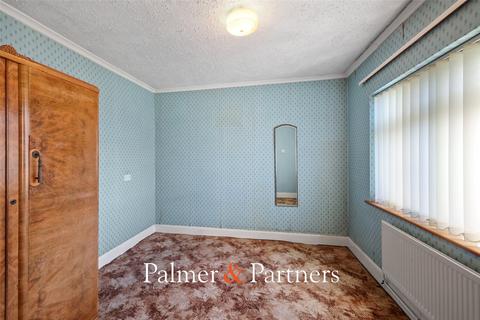 4 bedroom bungalow for sale, St. Andrews Avenue, Colchester, Essex, CO4