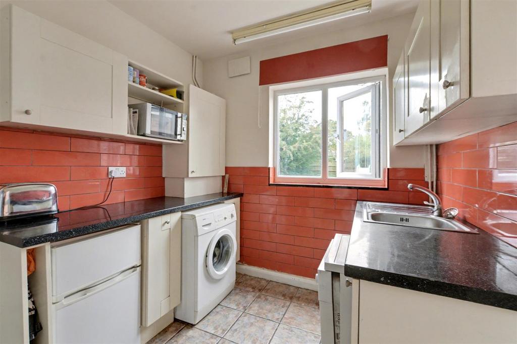 Kitchen 2.jpeg