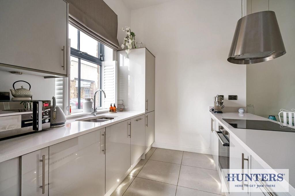 97050 Flat 2 73 Dyehouse Walk Yeadon  (7) - Copy l