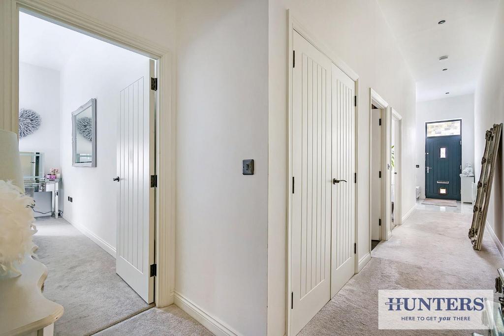 97050 Flat 2 73 Dyehouse Walk Yeadon  (8) - Copy l