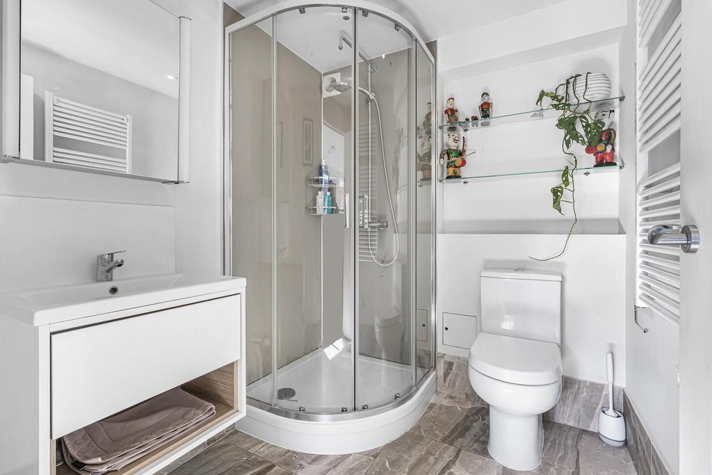 En-Suite Bathroom