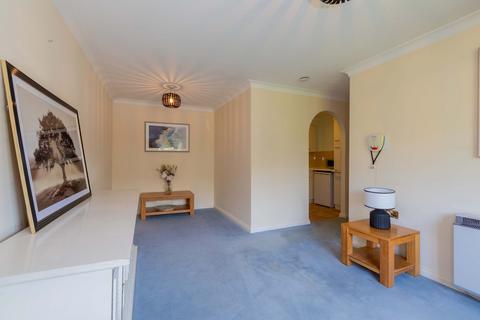2 bedroom retirement property for sale, Crescent Dale Shoppenhangers Road, Maidenhead SL6