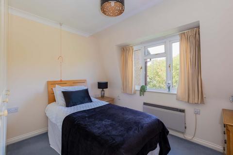 2 bedroom retirement property for sale, Crescent Dale Shoppenhangers Road, Maidenhead SL6