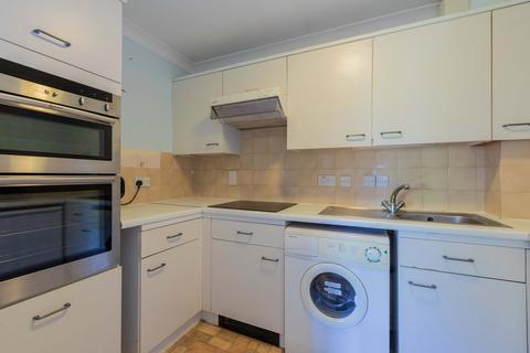 2 bedroom retirement property for sale, Crescent Dale Shoppenhangers Road, Maidenhead SL6