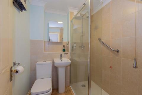 2 bedroom retirement property for sale, Crescent Dale Shoppenhangers Road, Maidenhead SL6
