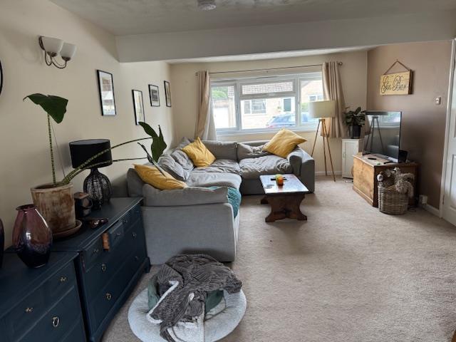 Sitting/dining room