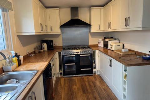 4 bedroom detached bungalow for sale, Lakeside, Fairford