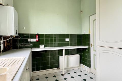 8 Arncliffe Rise, Oldham, OL4 2LZ