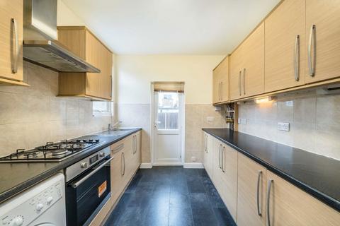4 bedroom semi-detached house to rent, Eatonville Road, London SW17