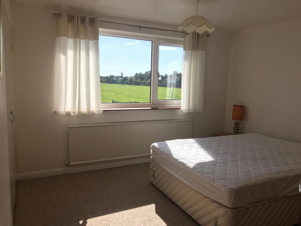 Ravendale Drive - bed 1.jpeg