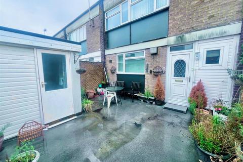 3 bedroom flat for sale, The Quadrant, Stevenage