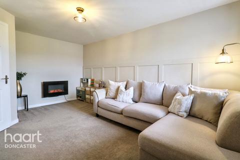 5 Avalon Gardens, Harworth, Doncaster, DN11 8FB