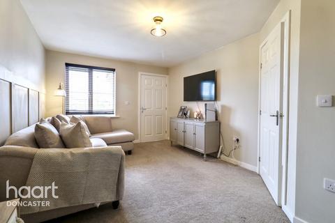5 Avalon Gardens, Harworth, Doncaster, DN11 8FB