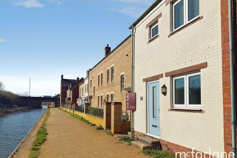 Mattocks Path, Swindon SN1