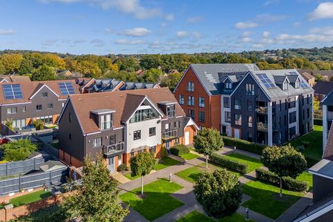 4 bedroom terraced house for sale, Huxley Drive, Oxted RH8