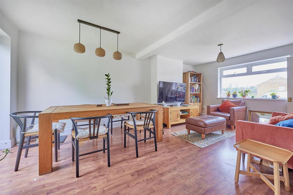 &#39;l&#39; shaped sitting/dining room