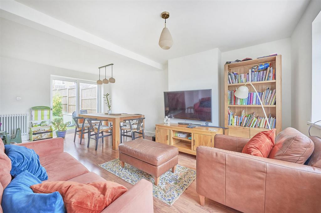 &#39;l&#39; shaped sitting/dining room