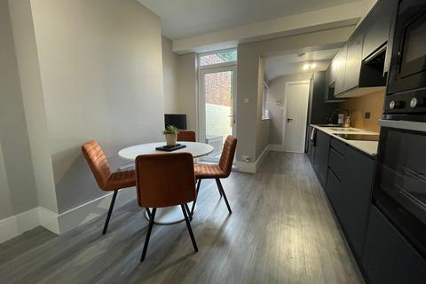 undefined, Lincoln LN5