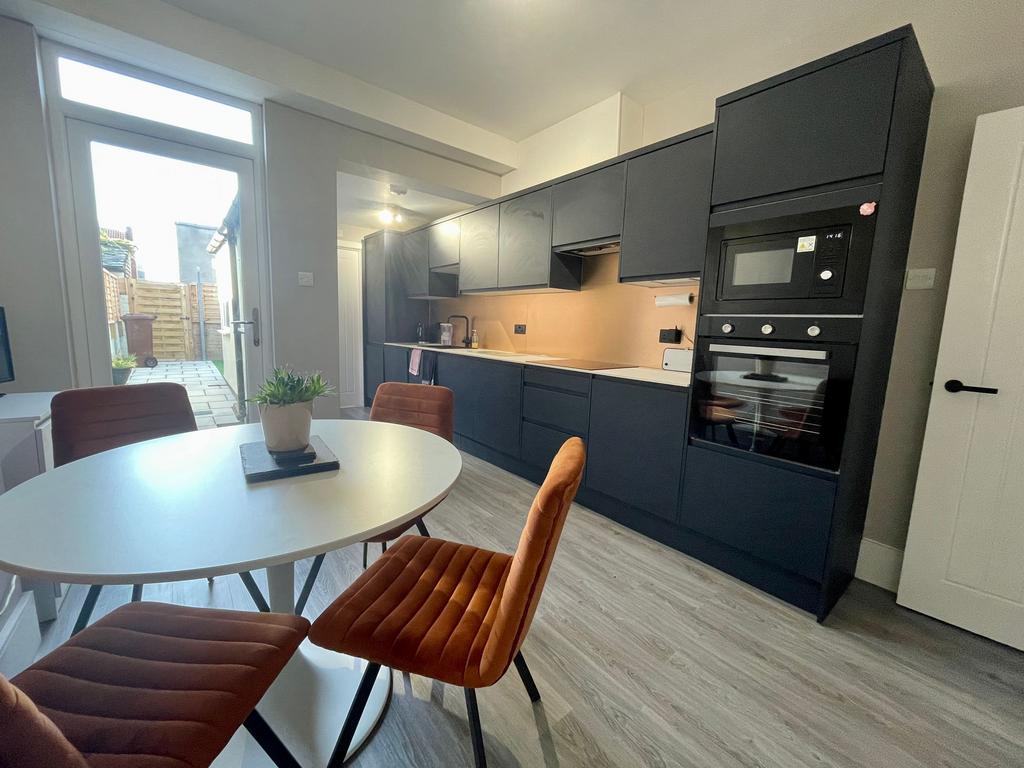 78 SA - Kitchen.jpeg