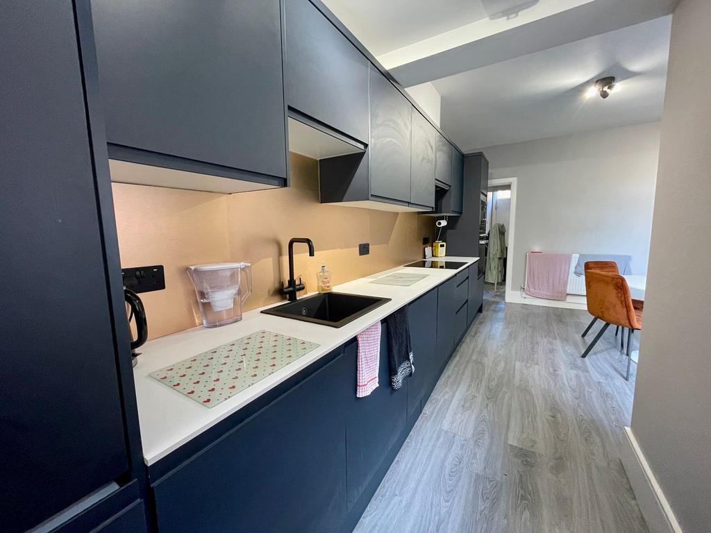 78 SA - Kitchen (2).jpeg