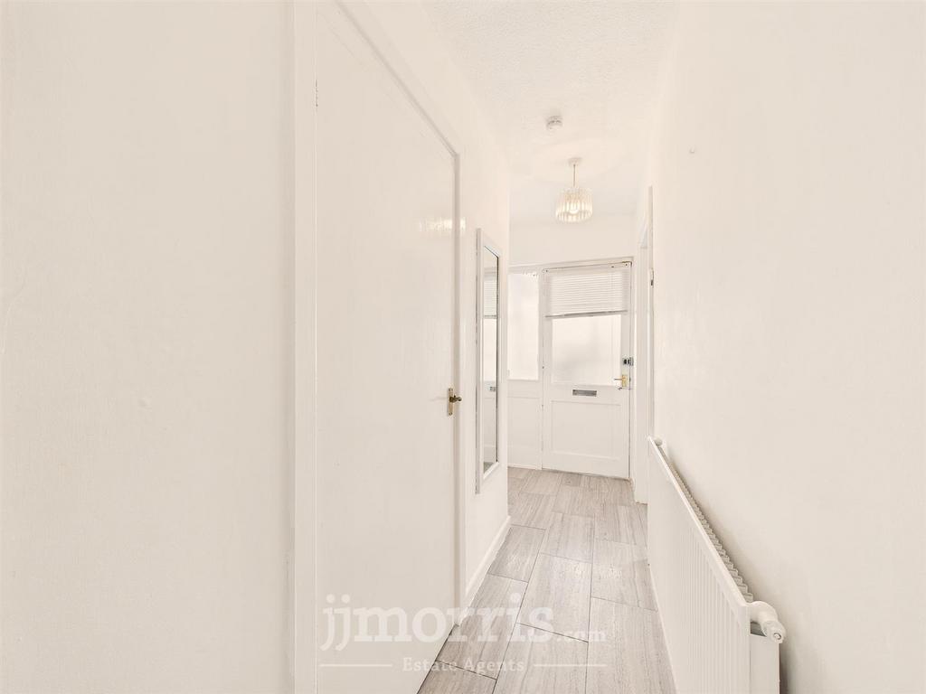 CAM05297 G0-PR0102-STILL014.jpg