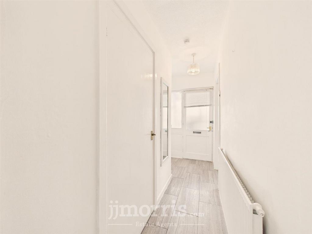 CAM05297 G0-PR0102-STILL014.jpg