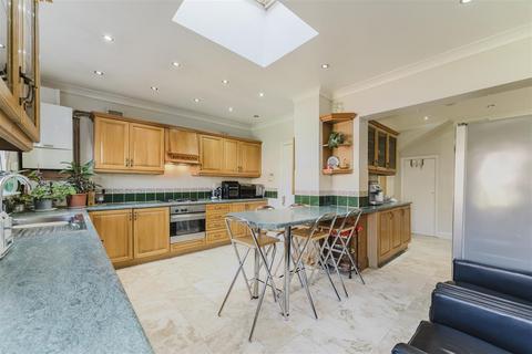 undefined, Great West Road, Hounslow TW5