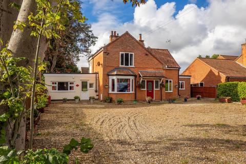 4 bedroom detached house for sale, Cromer Road, North Walsham NR28