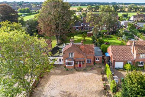 4 bedroom detached house for sale, Cromer Road, North Walsham NR28