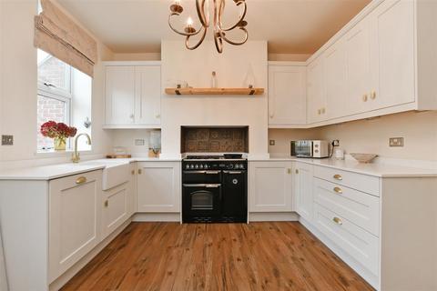 62 Bromwich Road, Sheffield, S8 0GG