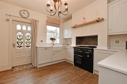 62 Bromwich Road, Sheffield, S8 0GG